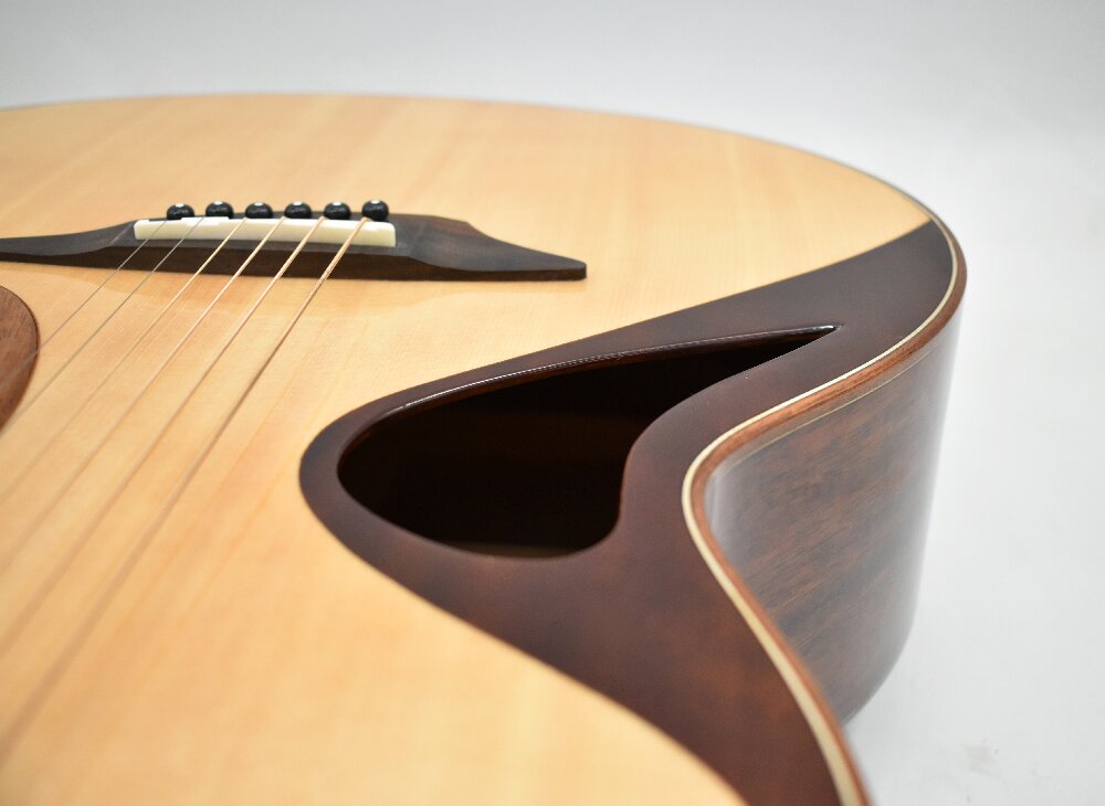 Solid Top vs Laminated Acoustic Guitars: What’s the Real Difference?